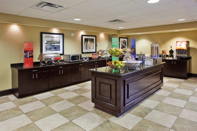 Imagen del bar/restaurante del Hotel Hampton Inn Gonzales. Foto 2