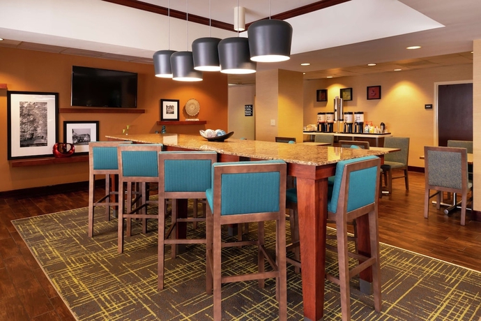 Imagen de los interiores del Hotel Hampton Inn Greensboro-airport. Foto 15