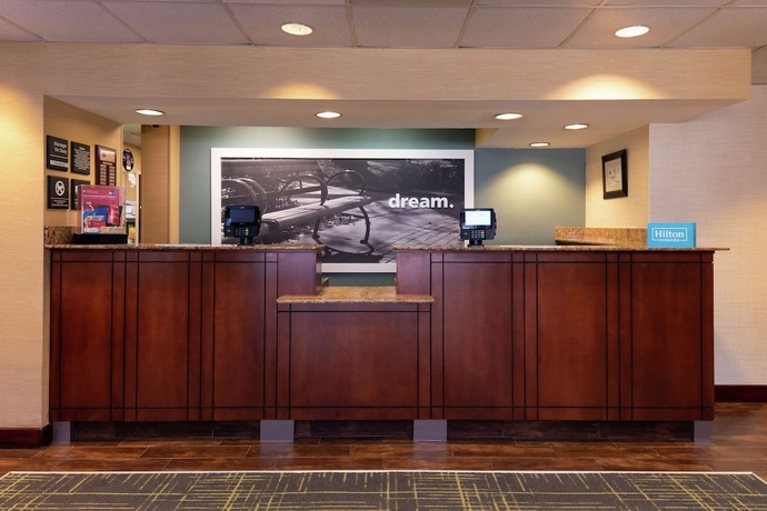 Imagen de los interiores del Hotel Hampton Inn Greensboro-airport. Foto 18
