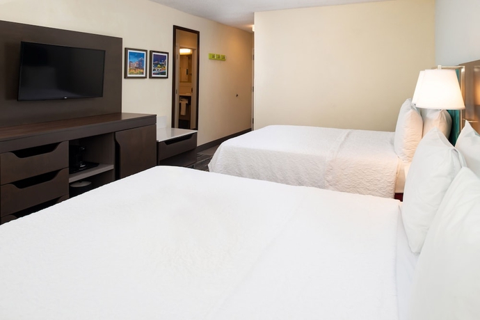 Imagen de la habitación del Hotel Hampton Inn Greensboro-airport. Foto 14