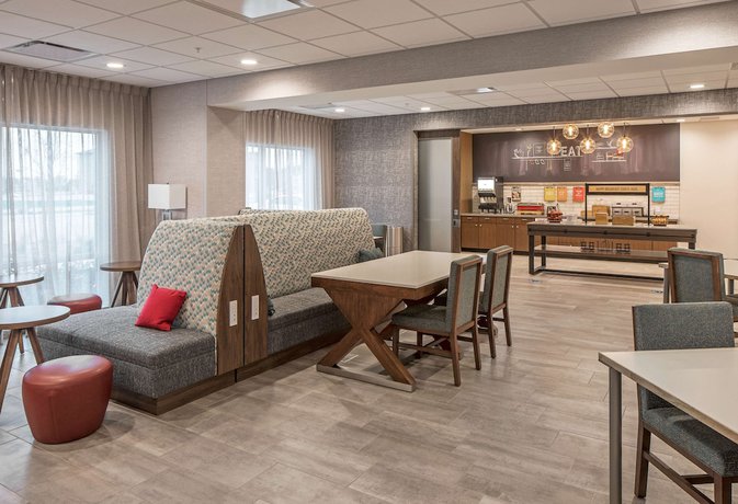 Imagen del bar/restaurante del Hotel Hampton Inn Hastings. Foto 5