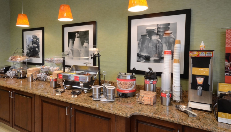 Imagen del bar/restaurante del Hotel Hampton Inn High Point. Foto 3
