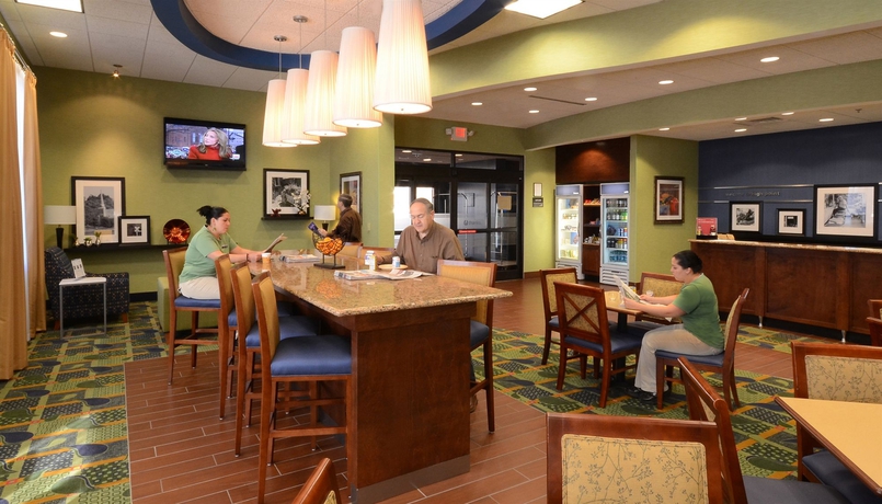 Imagen del bar/restaurante del Hotel Hampton Inn High Point. Foto 6