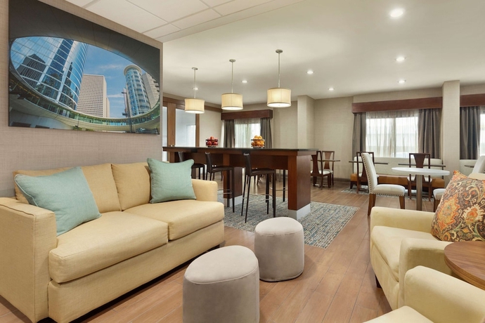 Imagen de los interiores del Hotel Hampton Inn Houston Hobby Airport. Foto 16