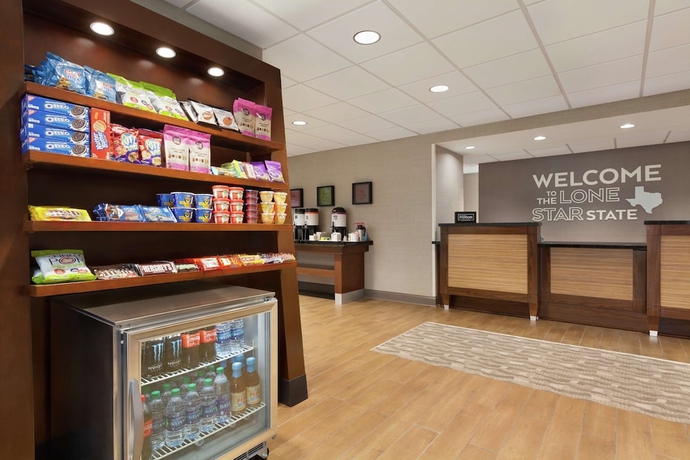 Imagen de los interiores del Hotel Hampton Inn Houston Hobby Airport. Foto 19