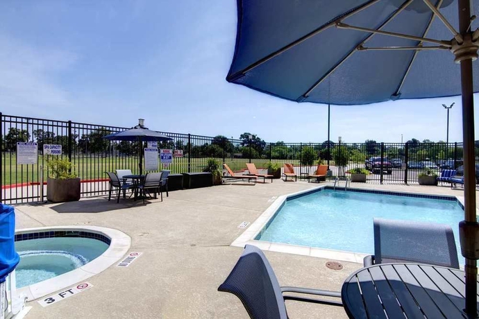 Imagen de la piscina del Hotel Hampton Inn Houston I-10 East. Foto 16