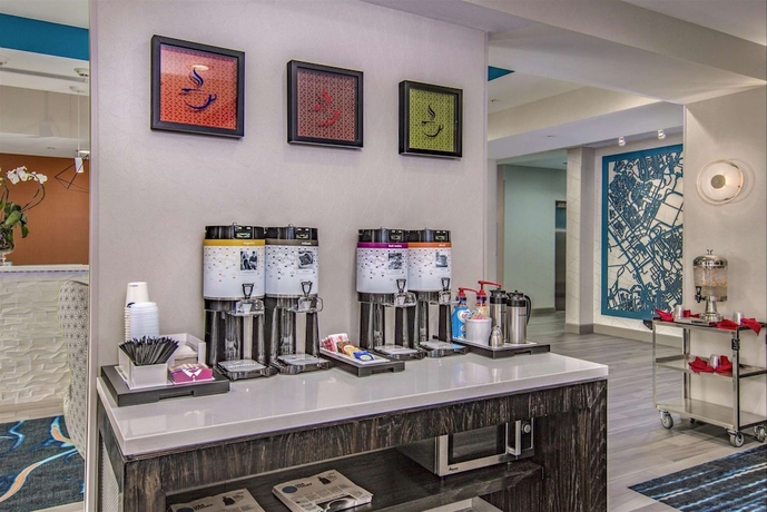 Imagen de los interiores del Hotel Hampton Inn Houston Nasa-johnson Space Center. Foto 14