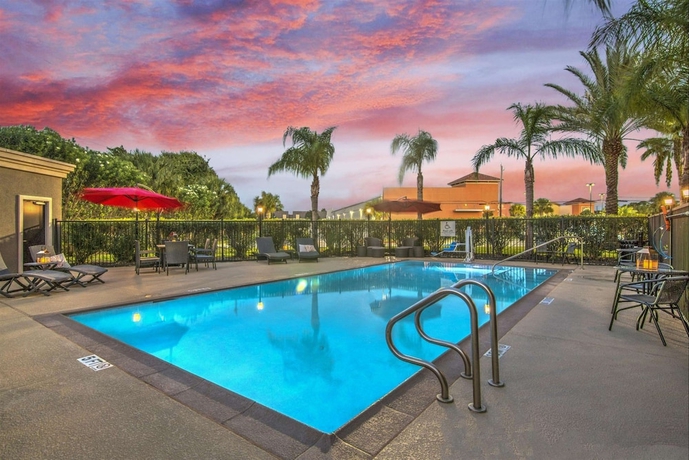 Imagen de la piscina del Hotel Hampton Inn Houston Nasa-johnson Space Center. Foto 19