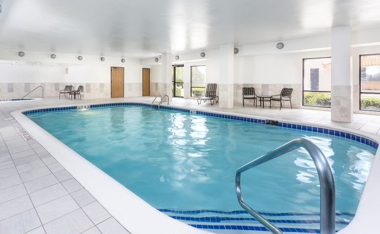 Imagen de la piscina del Hotel Hampton Inn Houston/stafford. Foto 16
