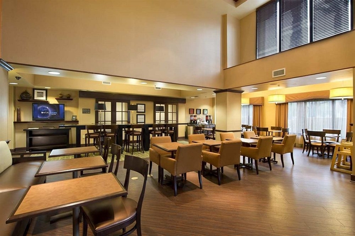 Imagen del bar/restaurante del Hotel Hampton Inn Jacksonville-downtown-i-95. Foto 1