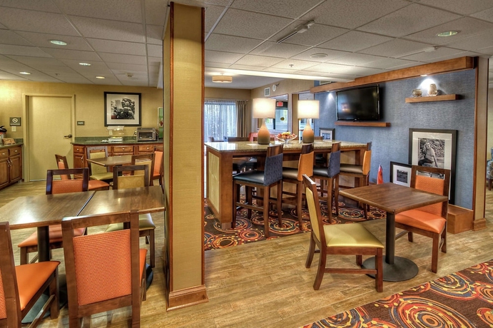 Imagen de los interiores del Hotel Hampton Inn Jonesville Elkin. Foto 15