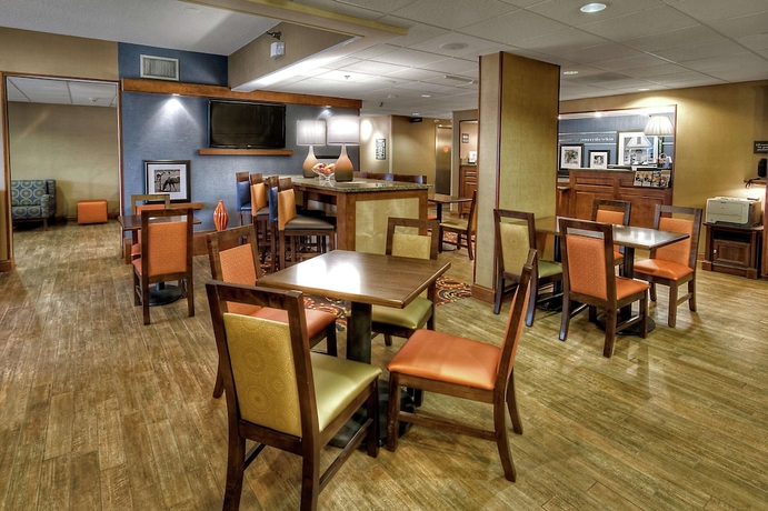 Imagen de los interiores del Hotel Hampton Inn Jonesville Elkin. Foto 16