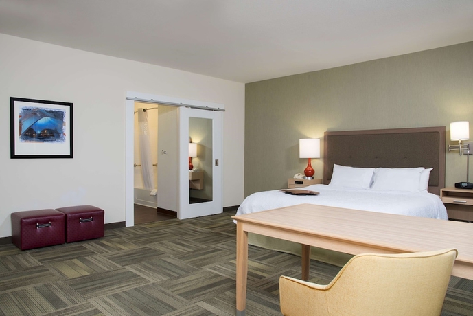 Imagen de la habitación del Hotel Hampton Inn Kalamazoo. Foto 2