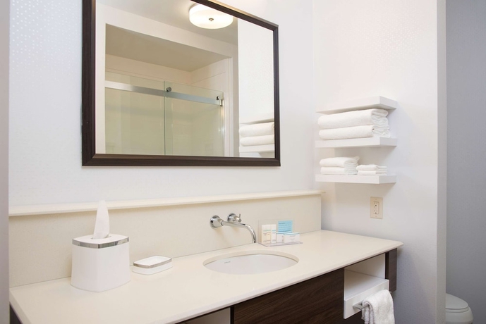 Imagen de la habitación del Hotel Hampton Inn Kalamazoo. Foto 5