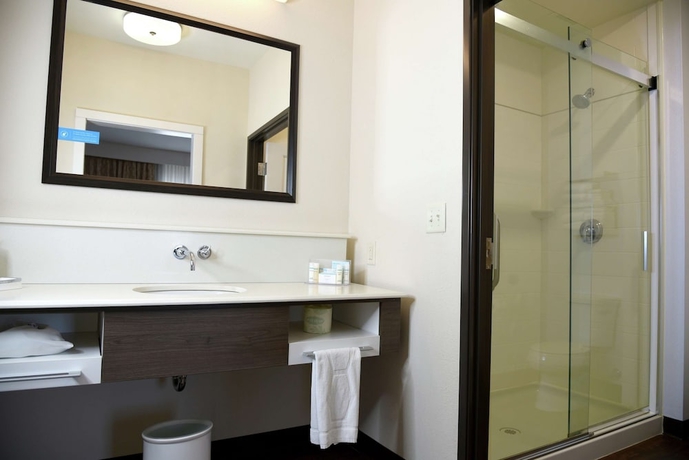 Imagen de la habitación del Hotel Hampton Inn Kalamazoo. Foto 6