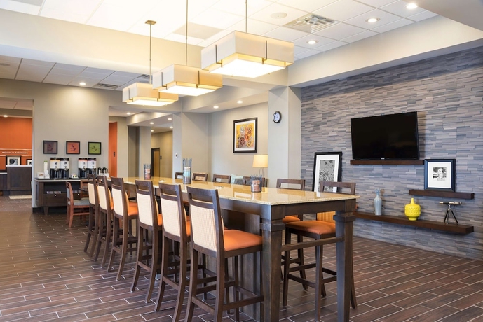 Imagen de los interiores del Hotel Hampton Inn Kalamazoo. Foto 17