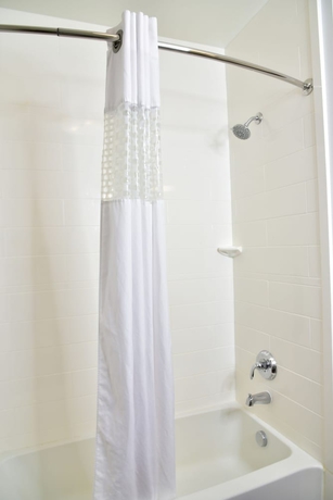 Imagen de la habitación del Hotel Hampton Inn Kalamazoo. Foto 16