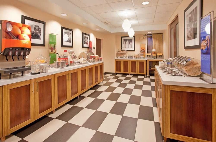 Imagen del bar/restaurante del Hotel Hampton Inn Kansas City - Liberty. Foto 2