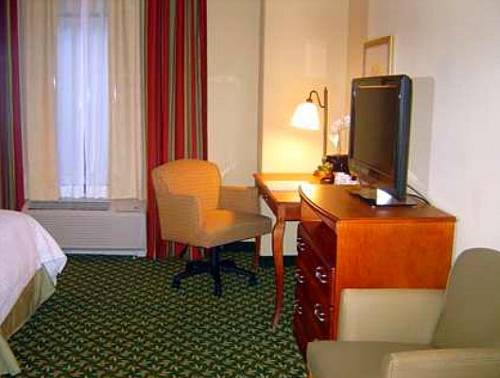 Imagen de la habitación del Hotel Hampton Inn Kansas City Near Worlds Of Fun. Foto 3