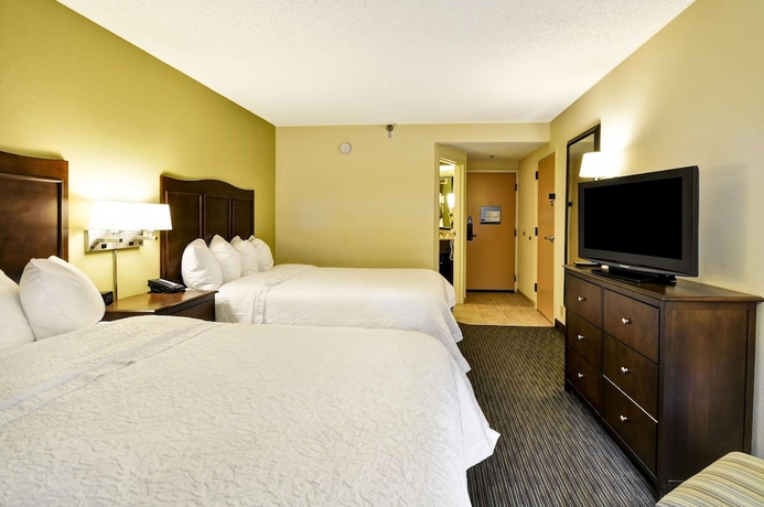 Imagen de la habitación del Hotel Hampton Inn Kansas City-airport. Foto 3