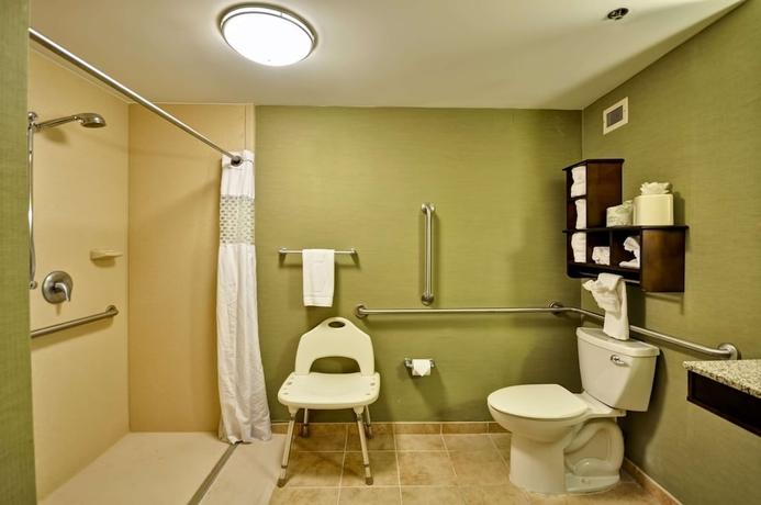 Imagen de la habitación del Hotel Hampton Inn Kansas City-airport. Foto 7