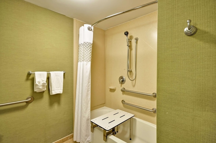 Imagen de la habitación del Hotel Hampton Inn Kansas City-airport. Foto 9