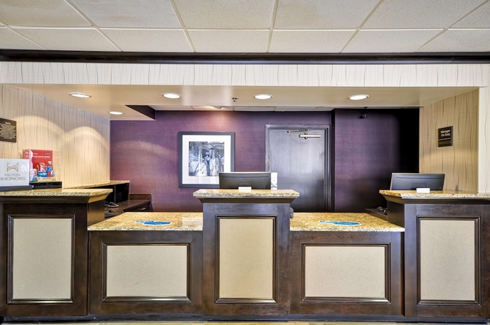 Imagen de los interiores del Hotel Hampton Inn Kansas City-airport. Foto 15