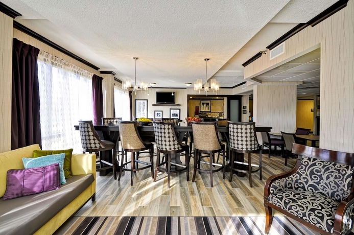Imagen de los interiores del Hotel Hampton Inn Kansas City-airport. Foto 17