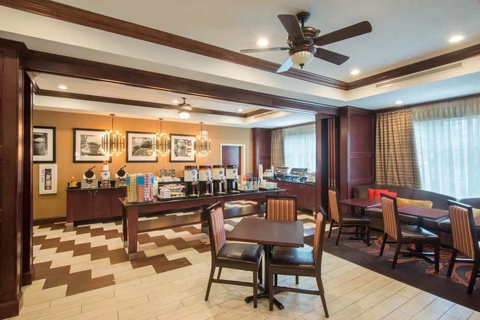 Imagen del bar/restaurante del Hotel Hampton Inn Kingston. Foto 3