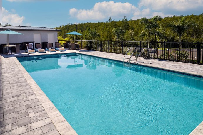 Imagen de la piscina del Hotel Hampton Inn Kissimmee North. Foto 15