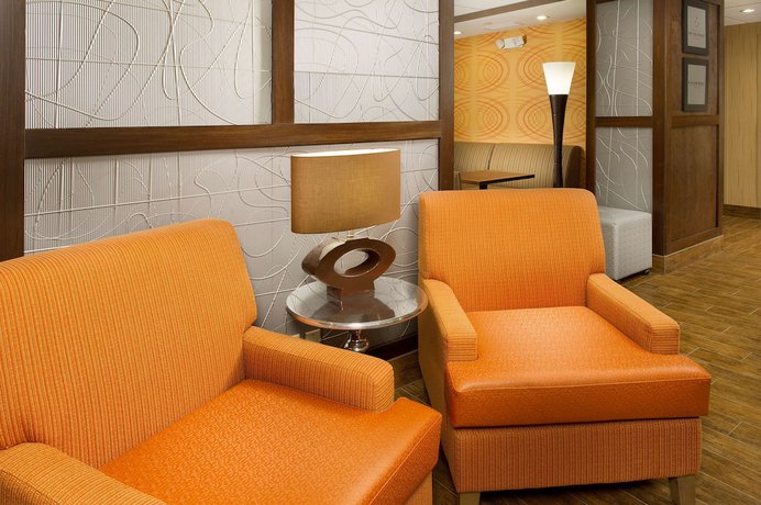 Imagen de los interiores del Hotel Hampton Inn Lake Charles. Foto 13