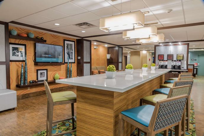 Imagen de los interiores del Hotel Hampton Inn Lake Charles. Foto 14