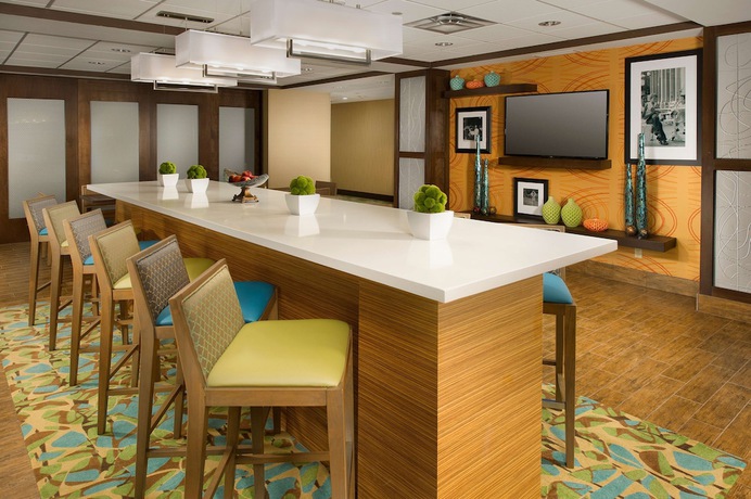 Imagen de los interiores del Hotel Hampton Inn Lake Charles. Foto 17