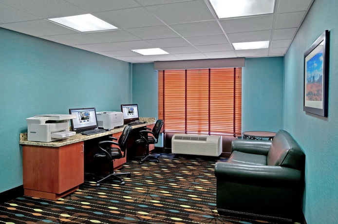 Imagen de los interiores del Hotel Hampton Inn Lake Havasu City. Foto 14