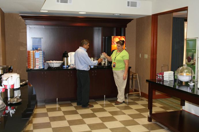 Imagen del bar/restaurante del Hotel Hampton Inn Las Vegas North Speedway. Foto 3