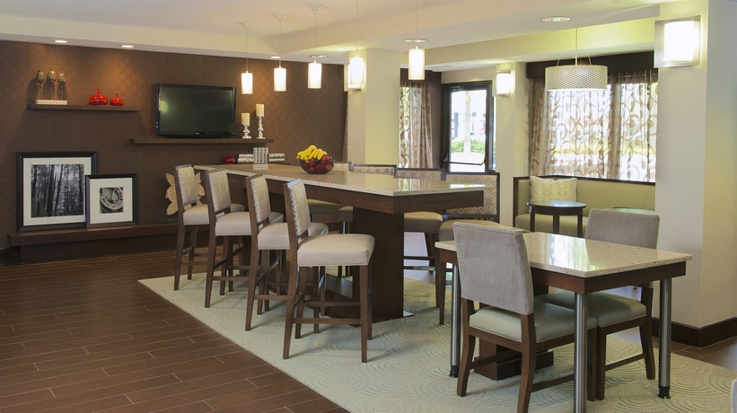 Imagen de los interiores del Hotel Hampton Inn Lawrenceville. Foto 10