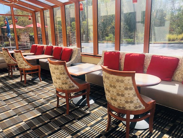 Imagen del bar/restaurante del Hotel Hampton Inn Lewisburg, Underwood Estates. Foto 3