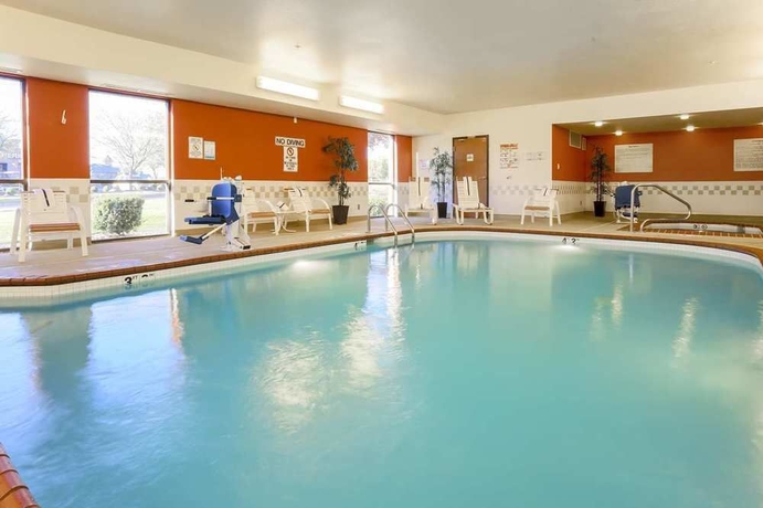 Imagen de la piscina del Hotel Hampton Inn Lexington South-keeneland/airport. Foto 7