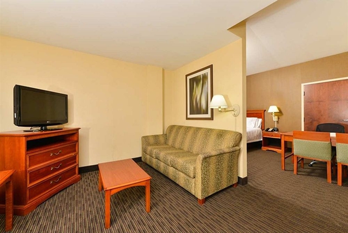 Imagen de los interiores del Hotel Hampton Inn Linden. Foto 13