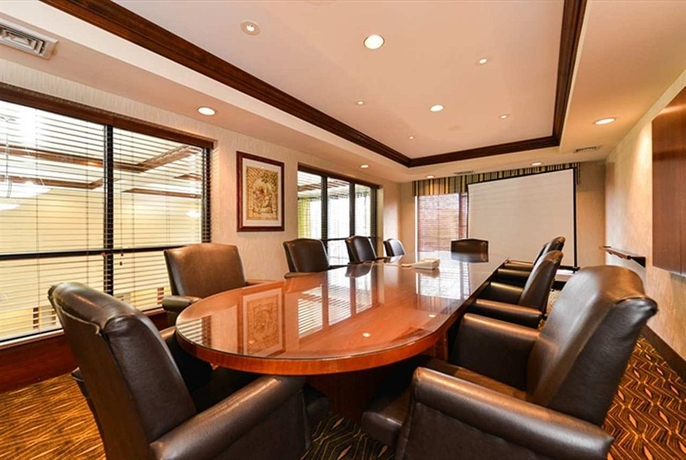 Imagen de los interiores del Hotel Hampton Inn Linden. Foto 14