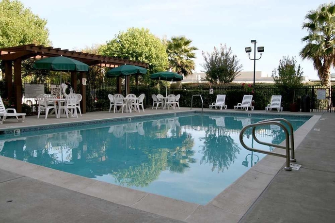 Imagen de la piscina del Hotel Hampton Inn Livermore. Foto 16