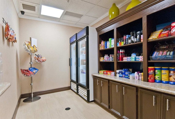 Imagen del bar/restaurante del Hotel Hampton Inn Livingston. Foto 3