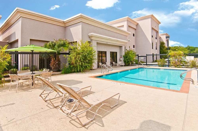 Imagen de la piscina del Hotel Hampton Inn Livingston. Foto 16