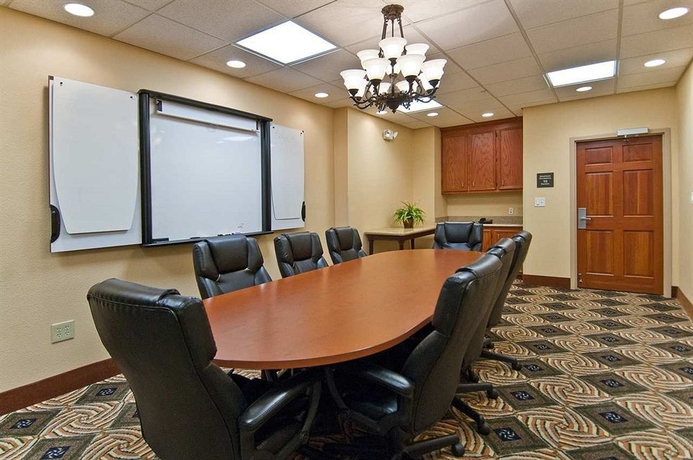 Imagen de los interiores del Hotel Hampton Inn Livingston. Foto 15