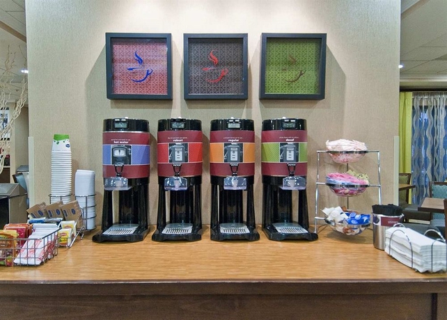 Imagen del bar/restaurante del Hotel Hampton Inn Livingston. Foto 7