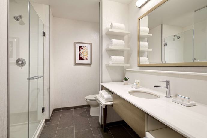 Imagen de la habitación del Hotel Hampton Inn Long Beach Airport. Foto 3