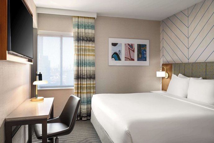 Imagen de la habitación del Hotel Hampton Inn Long Island City NY. Foto 2