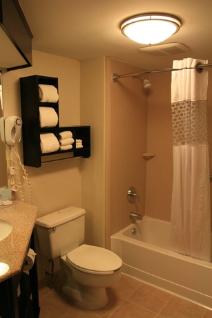Imagen de la habitación del Hotel Hampton Inn Long Island/commack. Foto 7