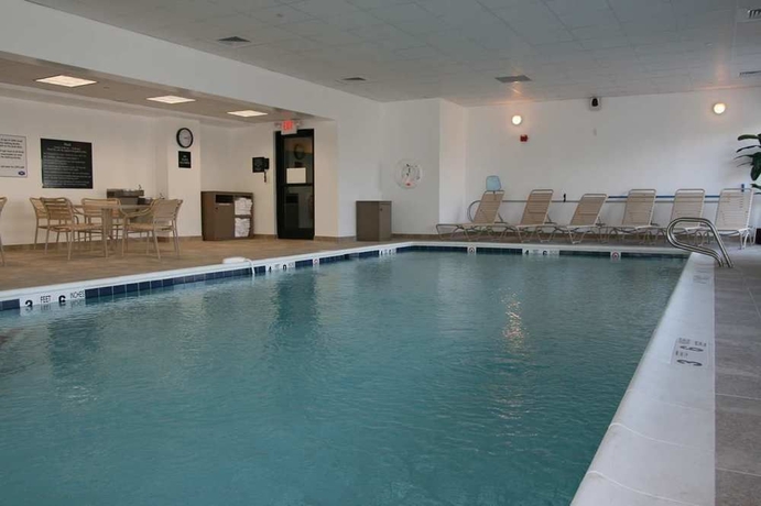Imagen de la piscina del Hotel Hampton Inn Long Island/commack. Foto 13