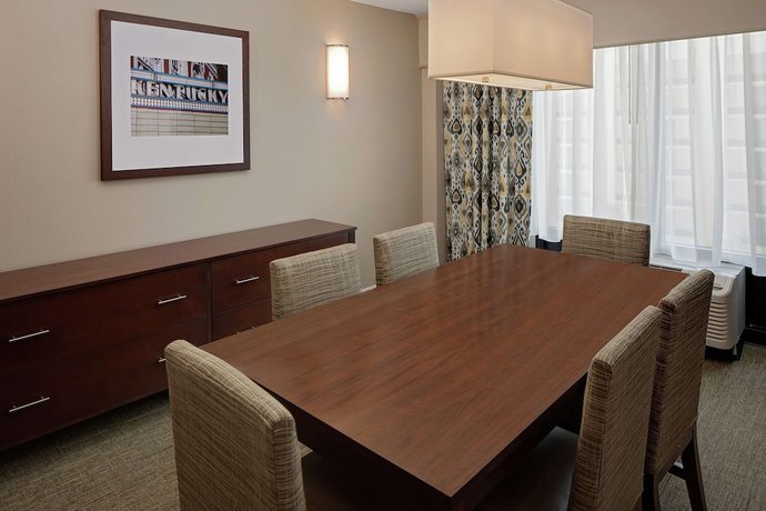 Imagen de la habitación del Hotel Hampton Inn Louisville Downtown. Foto 3
